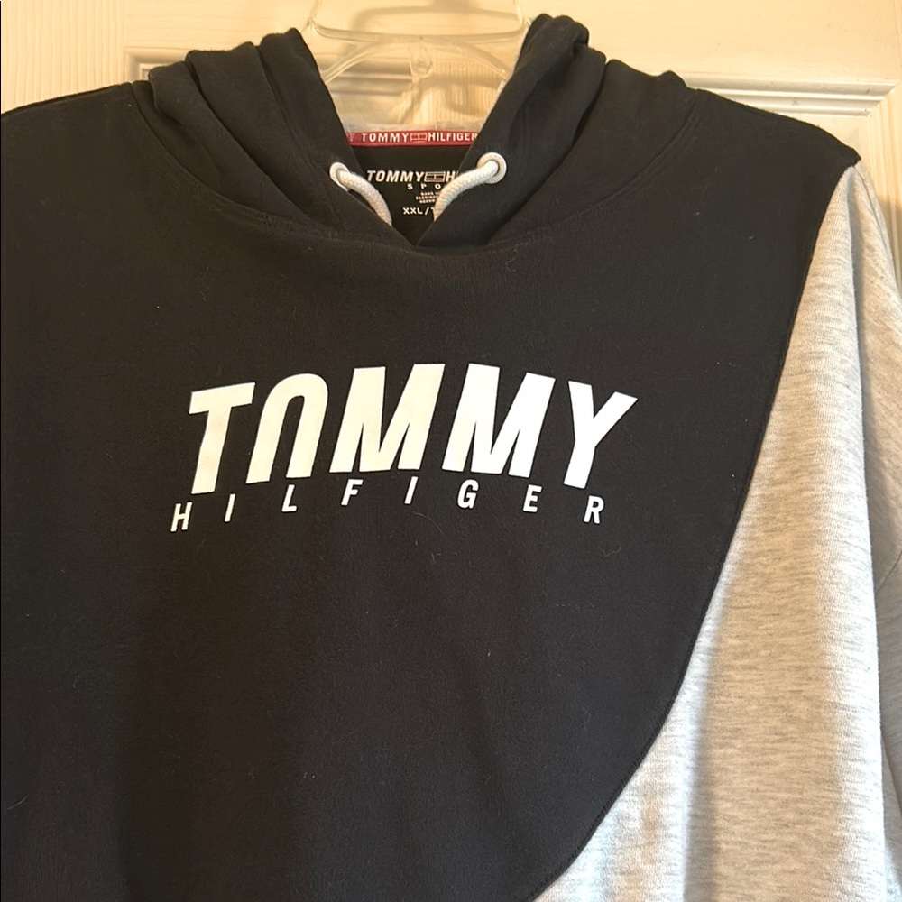 Tommy Hilfiger Black and Gray Cropped Hoodie. Excellent Condition - Picture 2 of 5